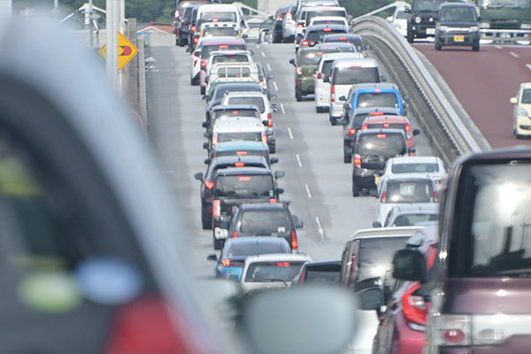 乗用車の利用が増えることで浮き彫りとなってくる交通渋滞